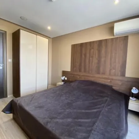 Paradiso 'b' 605 Private