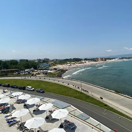 アパート Paradiso 'b' 605 Private